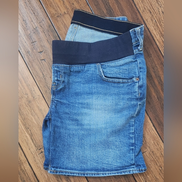 Old Navy Maternity Shorts size 14 - Picture 1 of 4